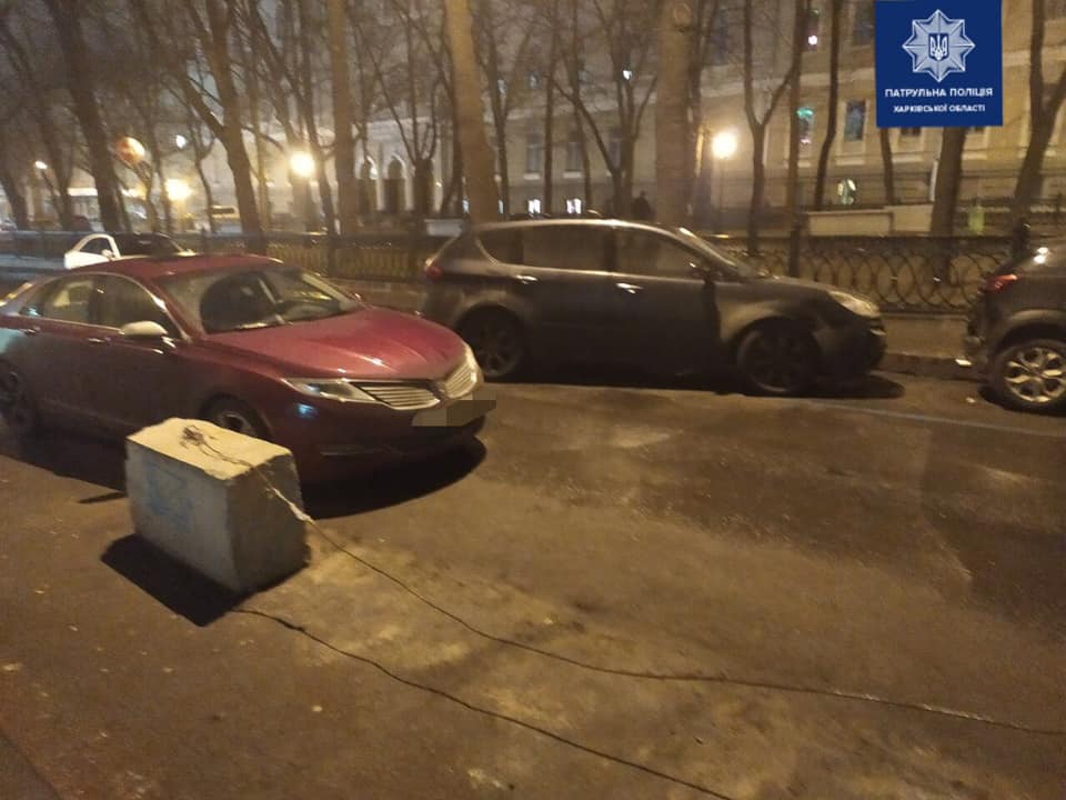В Харькове Lincoln попал в ДТП (фото)