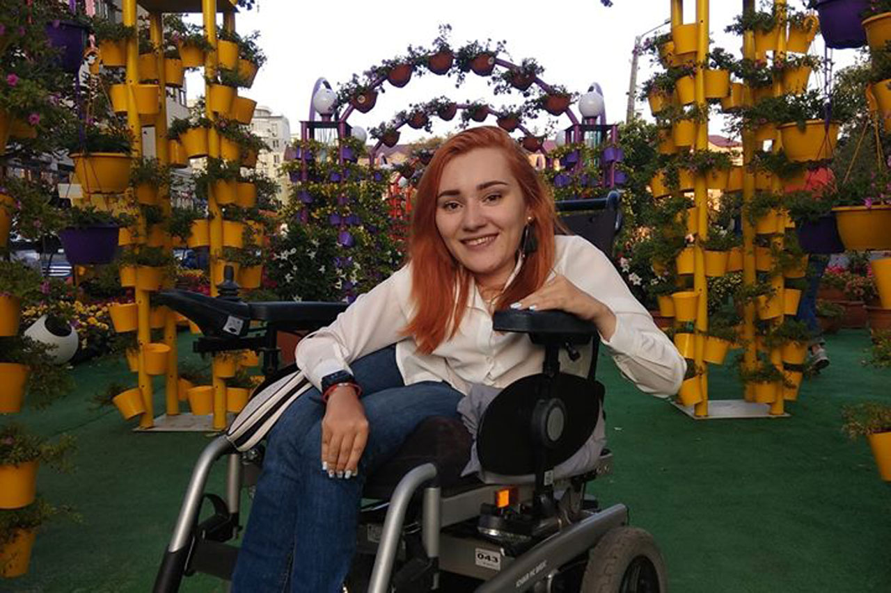 В Харькове у девушки-инвалида украли коляску