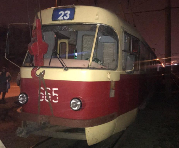 На Салтовке трамвай насмерть сбил человека