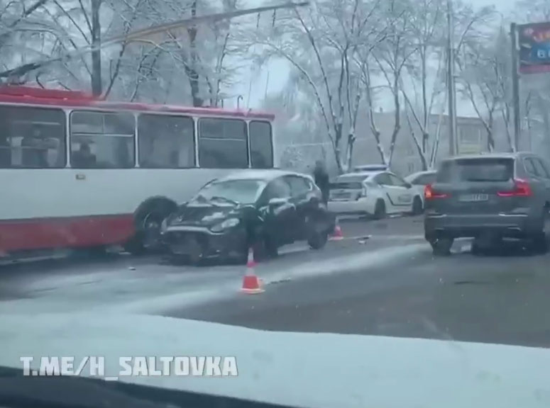 В Харькове - массовое ДТП с троллейбусом (видео)