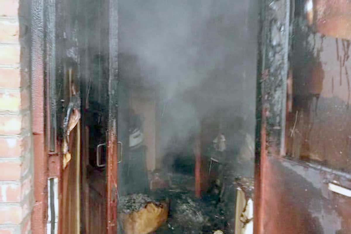 В Мерефе почти два часа тушили пожар в частном доме