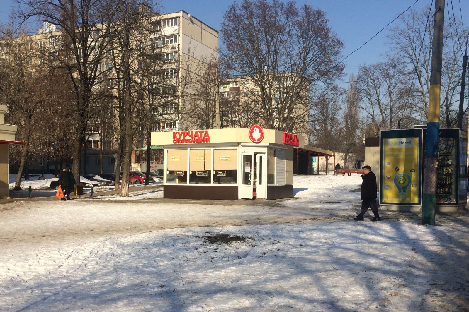 На Салтовке загорелся киоск с курятиной (фото)