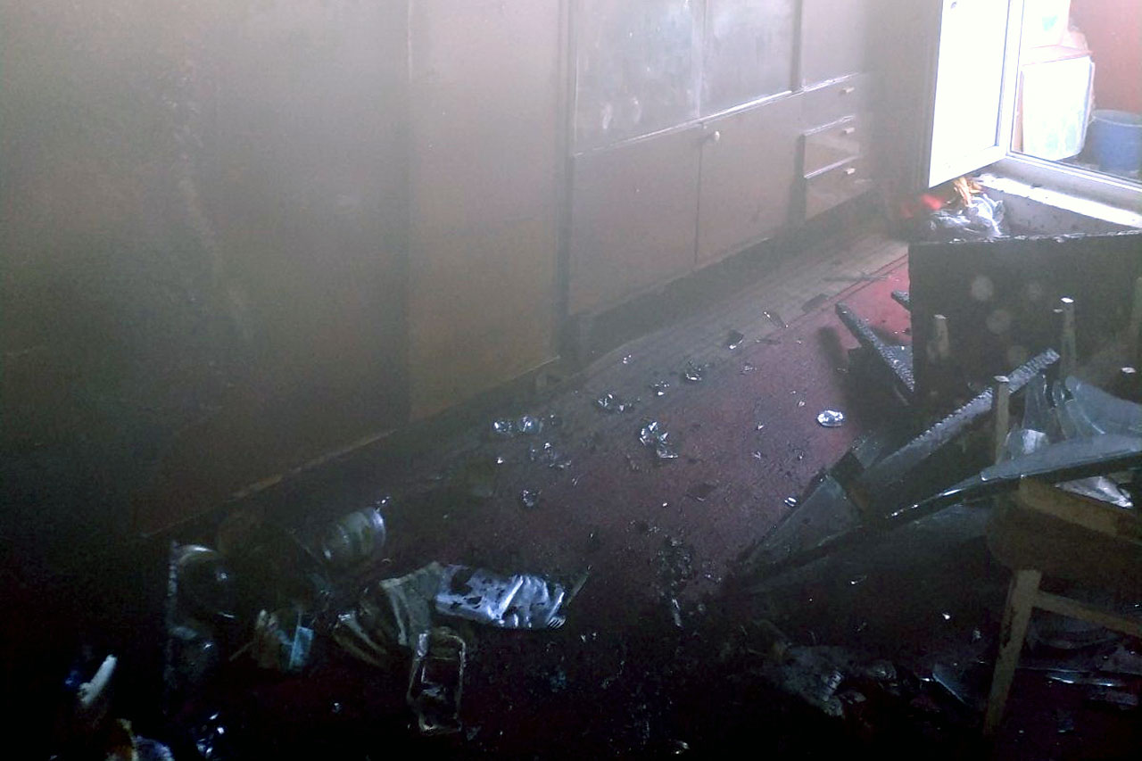 На Рогани горела многоэтажка, погибла женщина (фото)