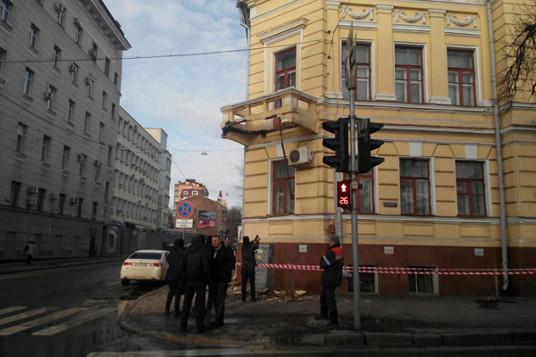 В центре Харькова рухнул балкон (фото)