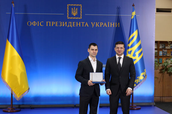 Президент вручил премию сотруднику "Турбоатома"