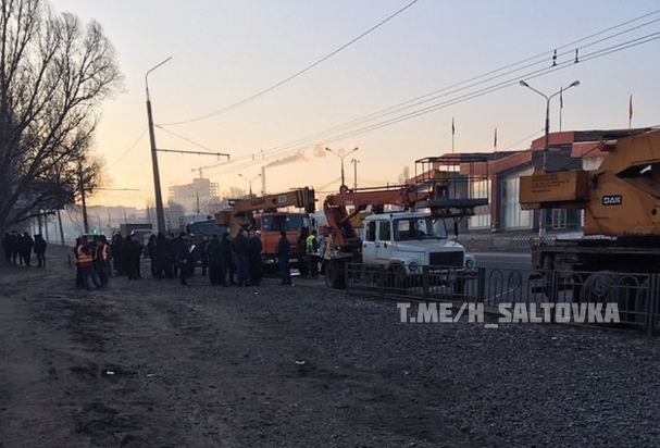 Демонтаж на "Барабашово": техника коммунальщиков заблокирована, произошли столкновения
