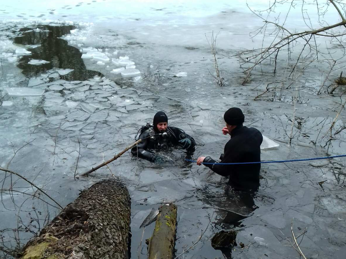 За выходные три человека провалились под лед и утонули
