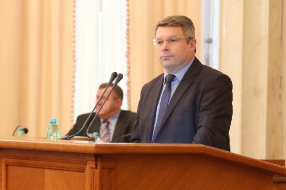 Депутаты обсуждают вопрос об отставке первого зампредседателя облсовета