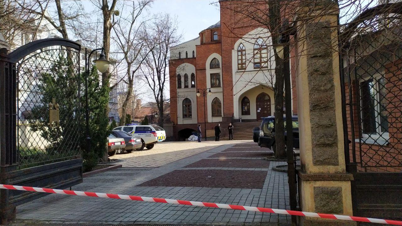 В харьковской синагоге ищут бомбу (фото)