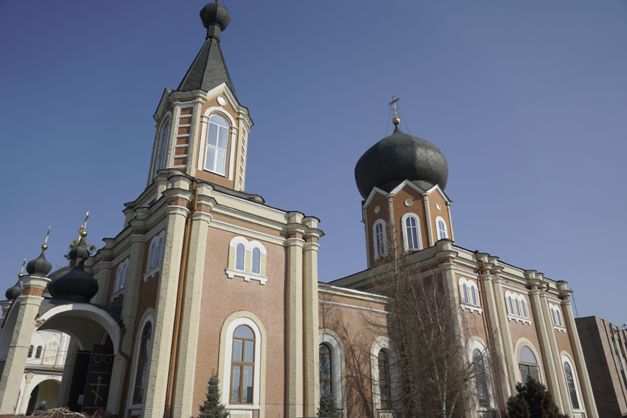 В Петропавловском храме при поддержке БФ Александра Доровского "Здоровье" с блинами и пирогами встретили Прощеное воскресенье