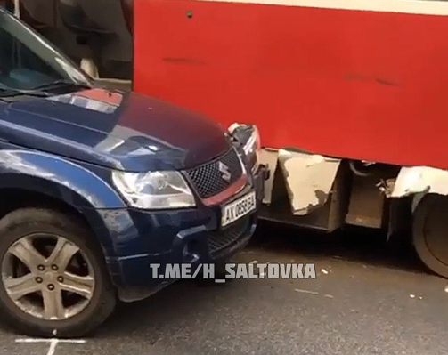 В Харькове - авария с трамваем (фото)