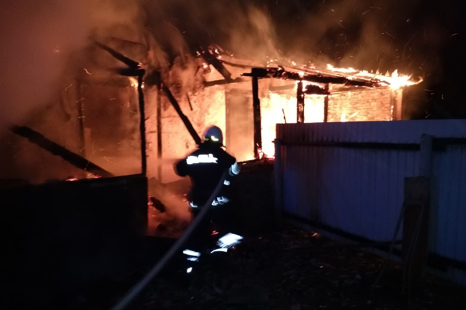 В Валковском районе сгорел дом