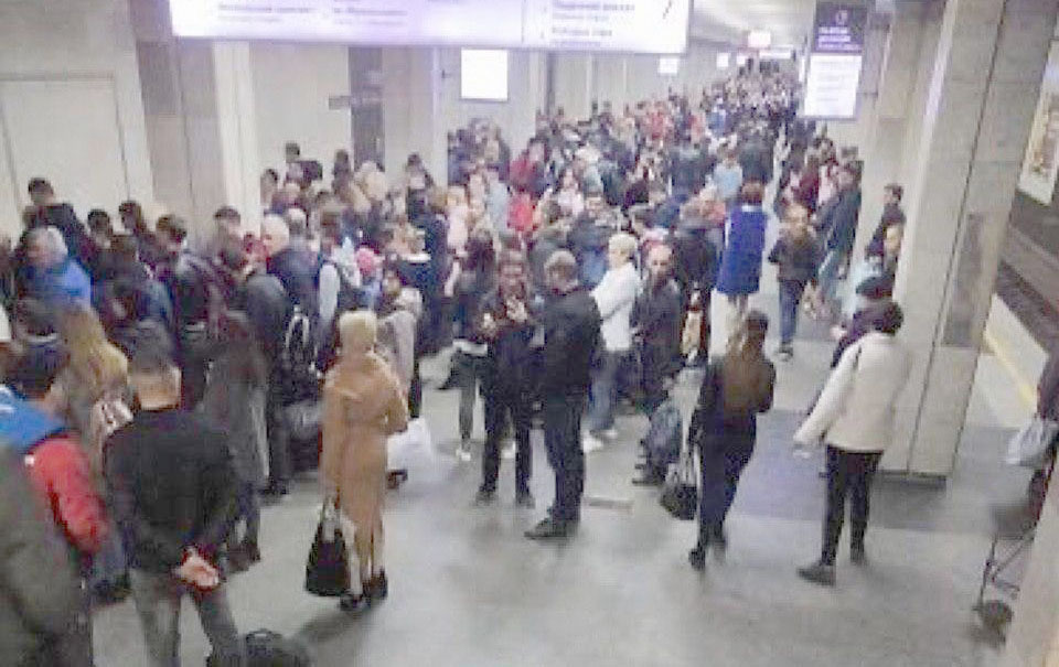 В харьковском метро из поезда высадили пассажиров