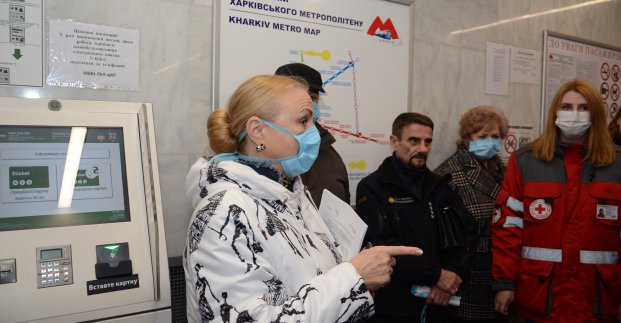 На станции метро "Победа" проверили профилактику коронавируса  