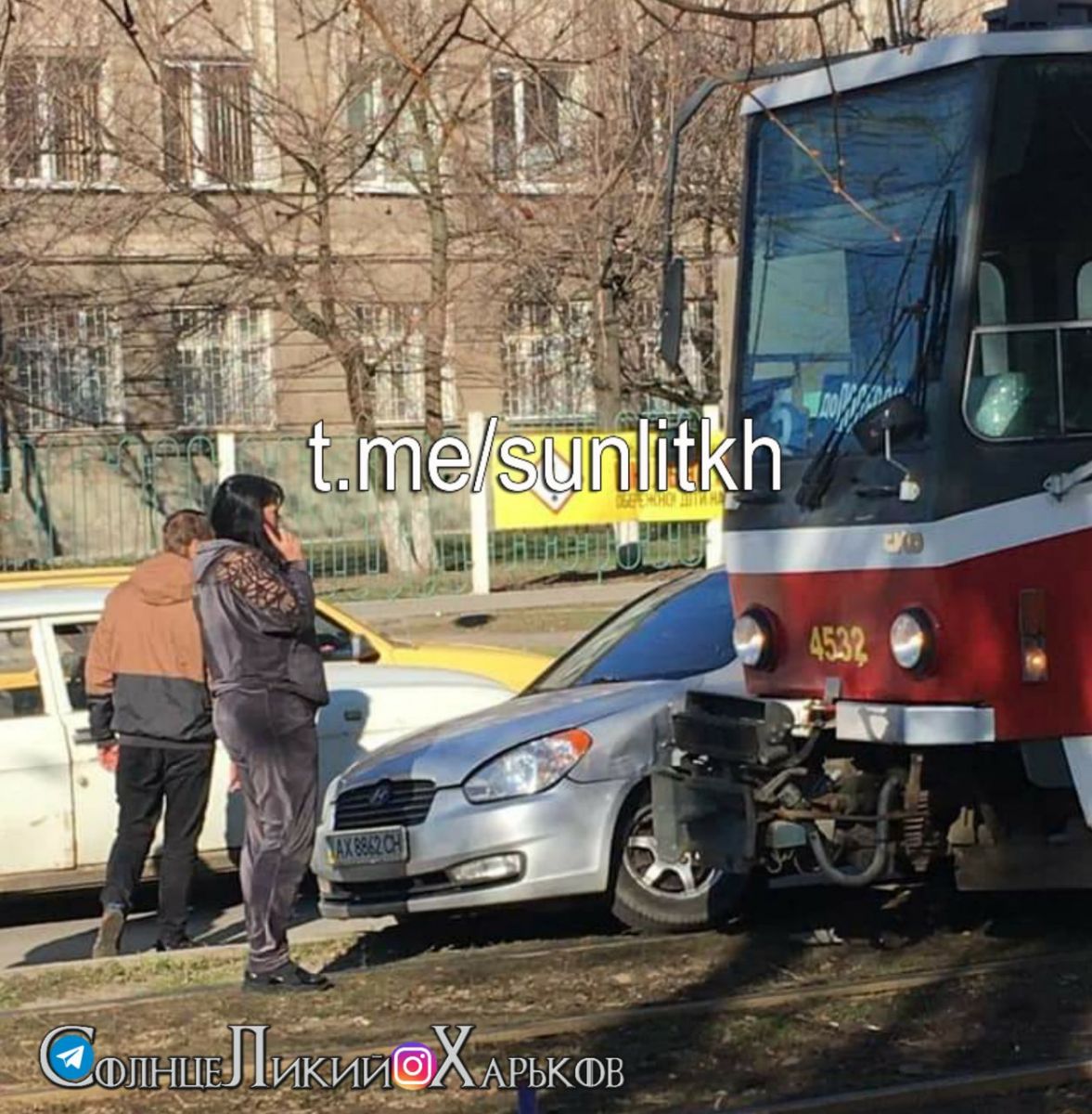 В Харьков машина влетела в трамвай (фото)