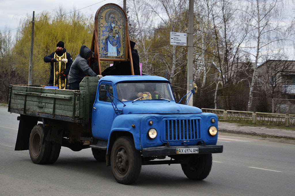 Под Харьковом прошел автомобильный крестный ход (фото, видео)
