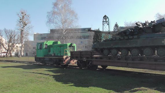 Харьковские заводы передали армии танки и БТРы (фото)