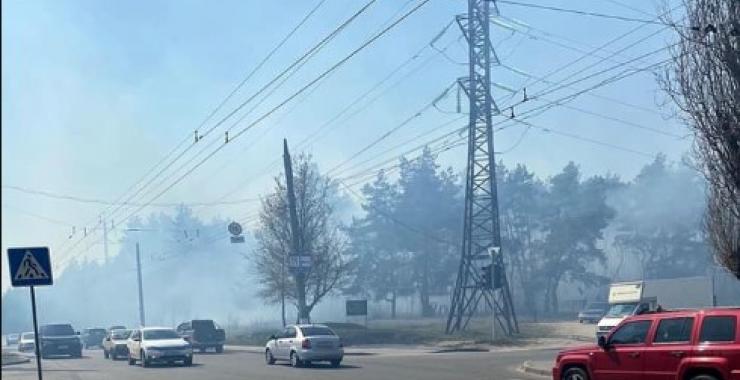 В Григоровском бору тушат пожар