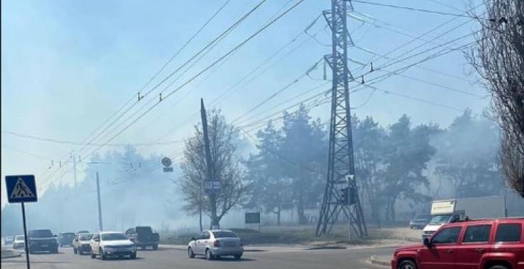 В Григоровском бору тушат пожар