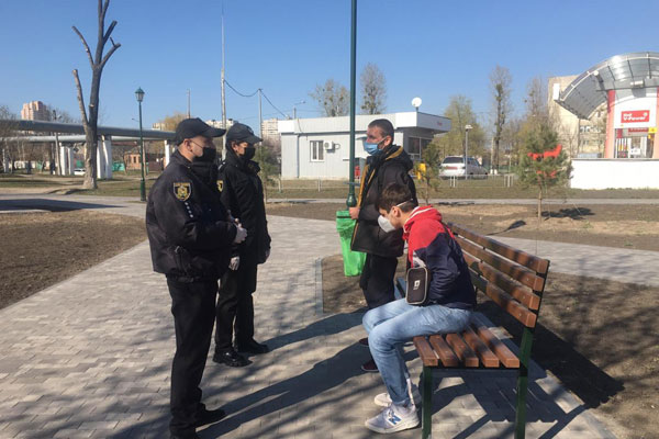 Карантин в Харькове: полицейские пришли в храмы