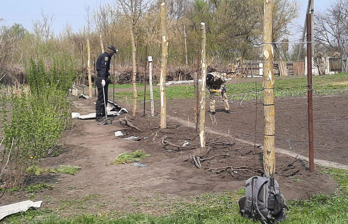 Под Харьковом женщина подорвалась на собственном огороде