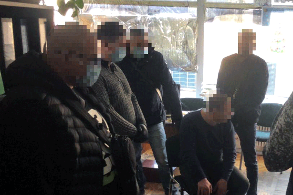 Взятка: в Харькове очередной чиновник отстранен от работы