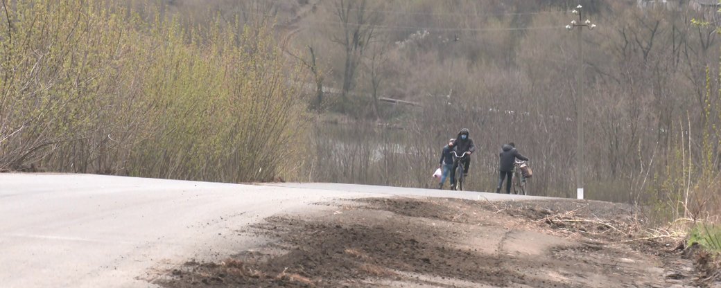 В Высокополье перекопали дороги, по которым можно было выехать из села