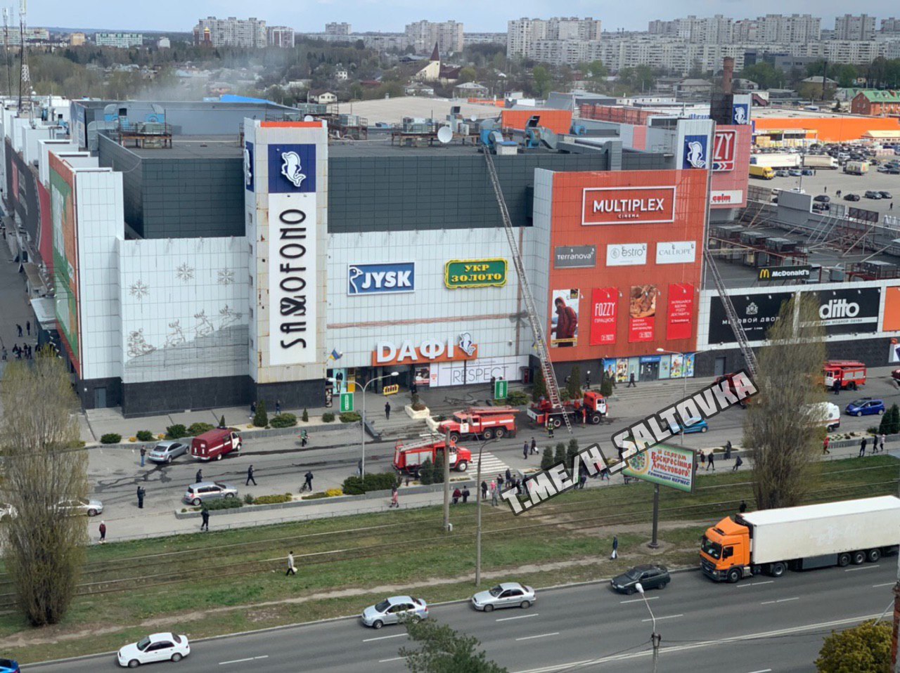 В "Дафи" - пожар, на месте - несколько спасательных отделений (фото, видео)