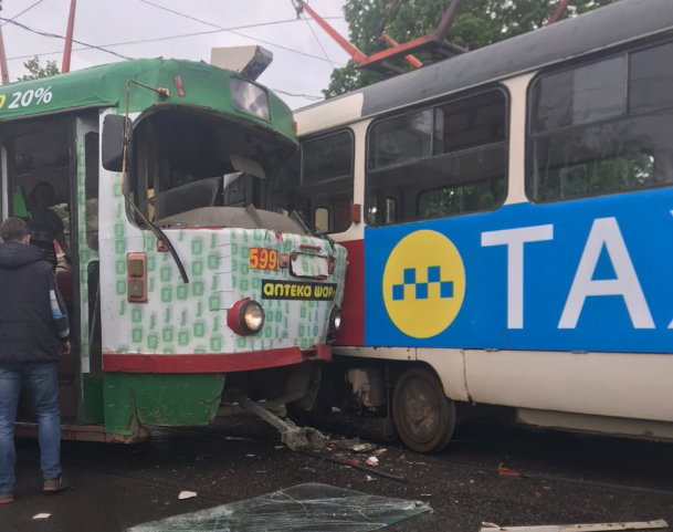 В Харькове столкнулись трамваи (фото)