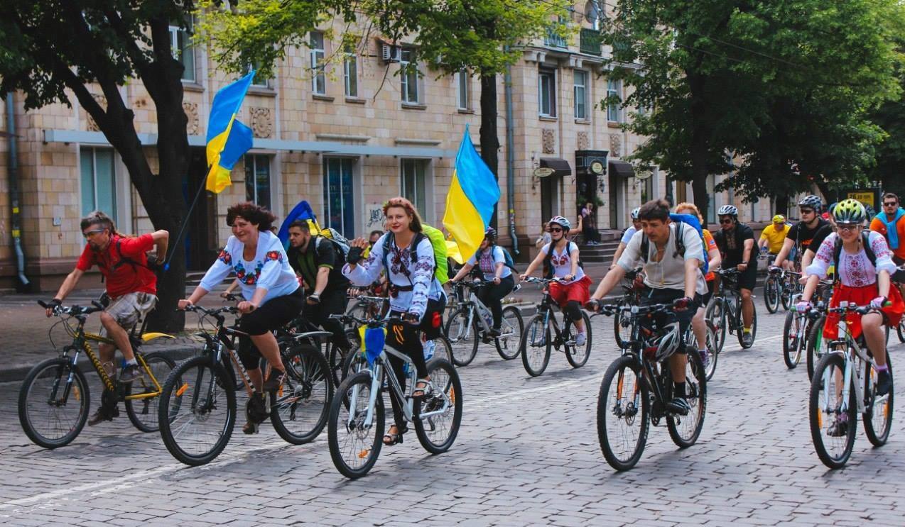 Харьковчане будут кататься на велосипедах в вышиванках