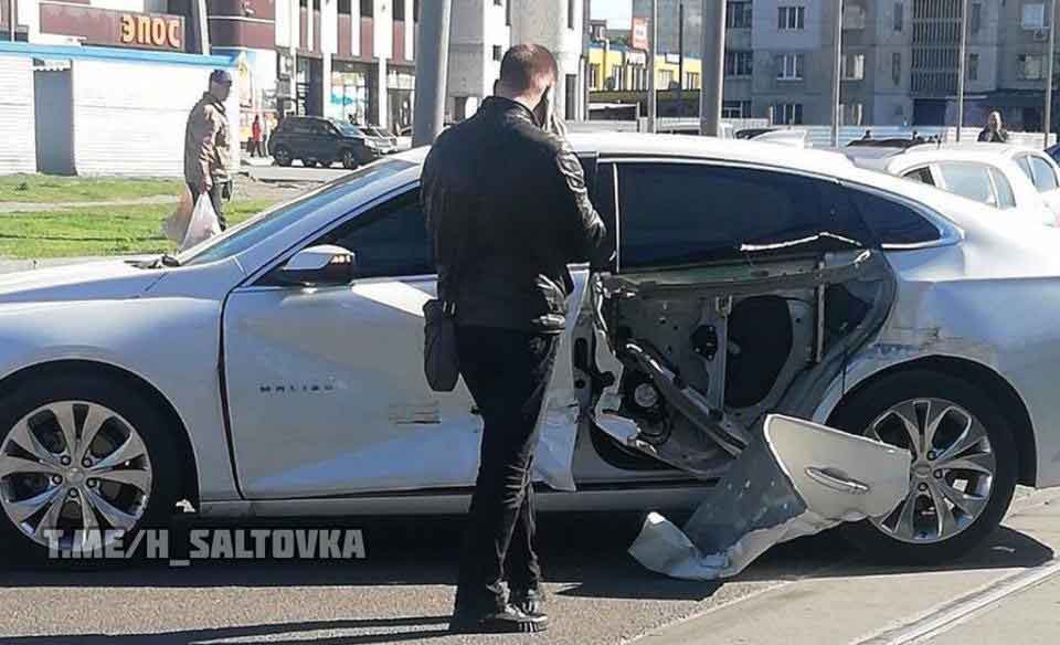 Возле Конного рынка трамвай врезался в Chevrolet Malibu