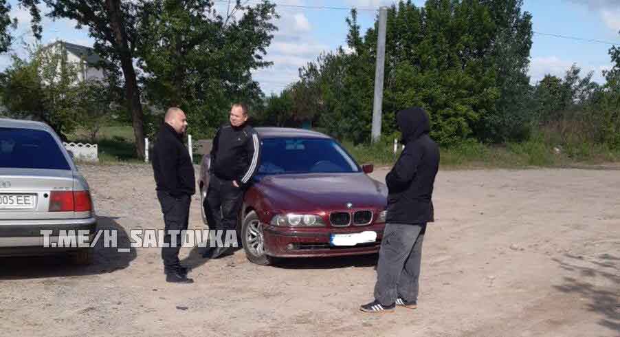 Активисты перегородили дорогу на Безлюдовский карьер (фото)