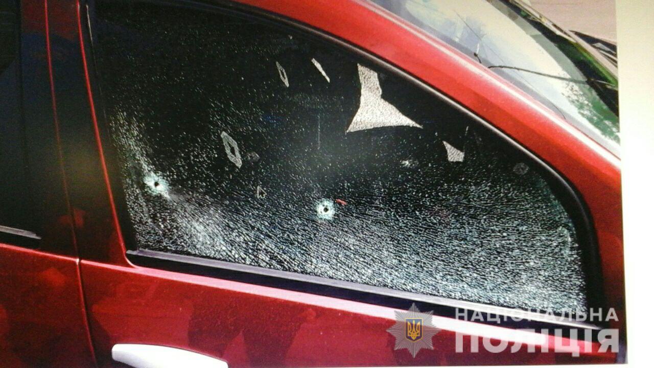 На Салтовке была стрельба, пули попали в Renault Sandero