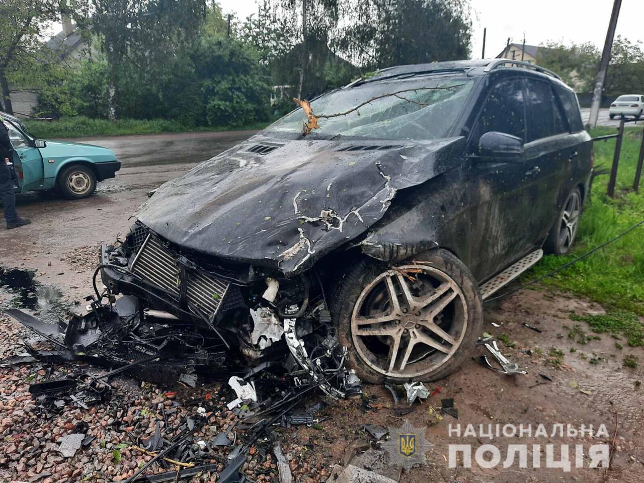 Под Харьковом машина вылетела с дороги: есть пострадавшие (фото)