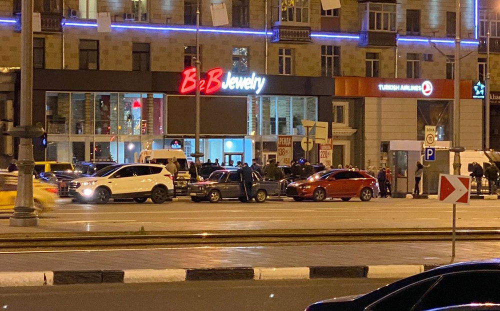 На Павловской площади атаковали ювелирный магазин