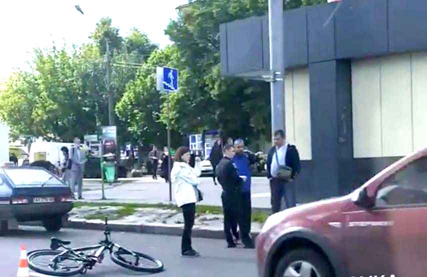На Московском проспекте сбили велосипедиста