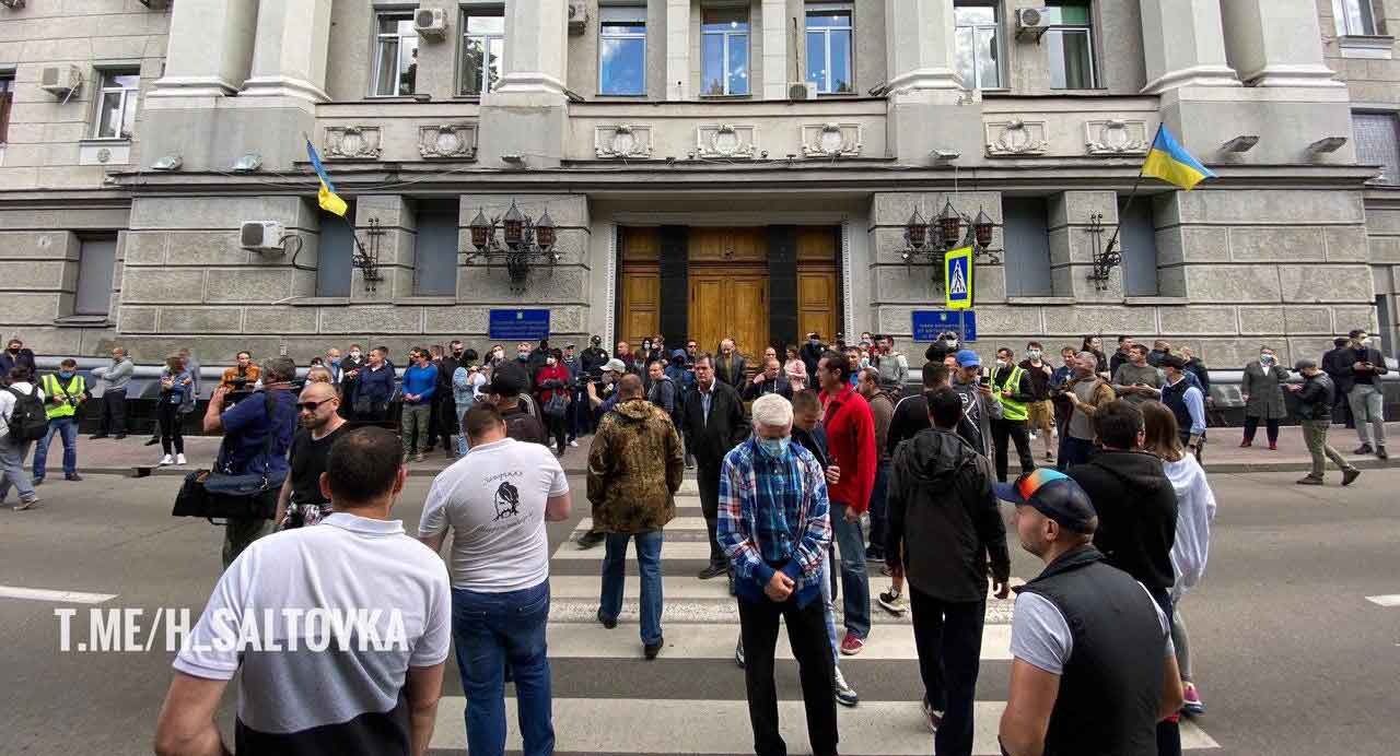 В Харькове пикетируют полицию