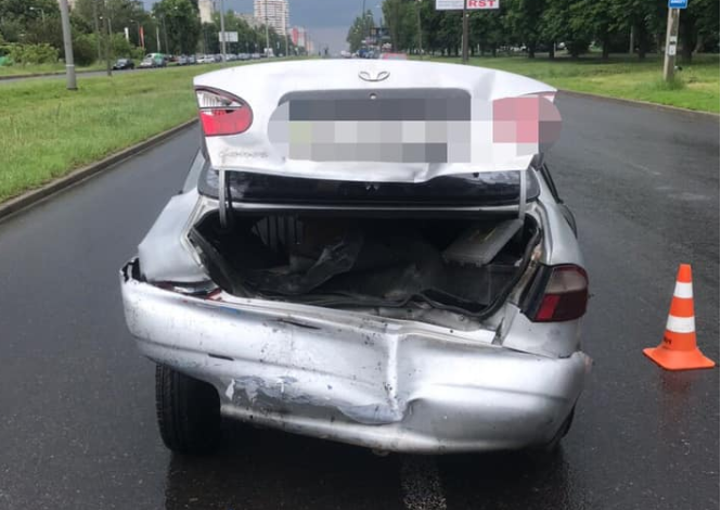 Авария на Алексеевке: двое пострадавших (фото)