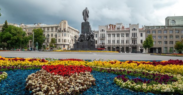 В Харькове высадили миллион цветов