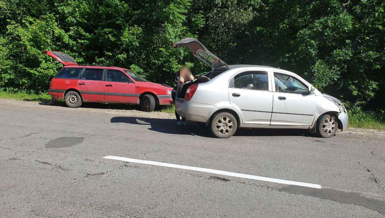 На трассе под Харьковом погиб парень, дважды бросившись под машины