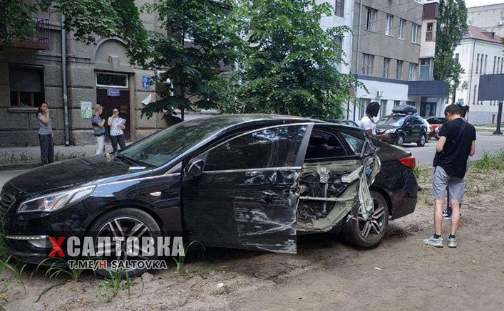 В центре Харькова столкнулись машины (фото)