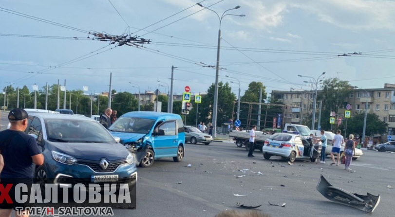 На Гагарина машина полиции попала в аварию (видео)