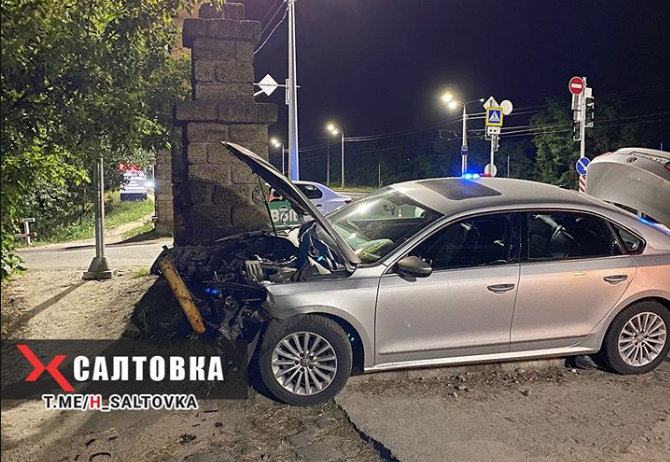 Авария на Салтовке: машины - вдребезги (фото)