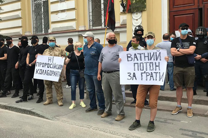 Возле апелляционного суда - столкновения (фото, видео)