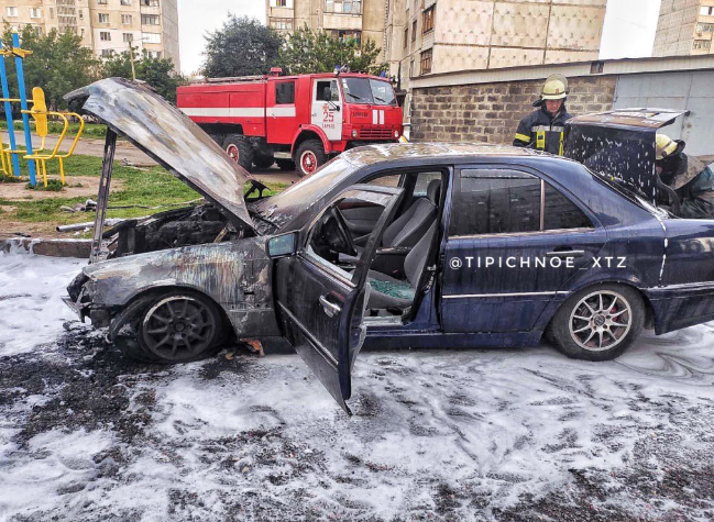 В Харькове сгорела машина (фото)
