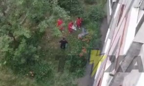 На Алексеевке мужчина упал с третьего этажа