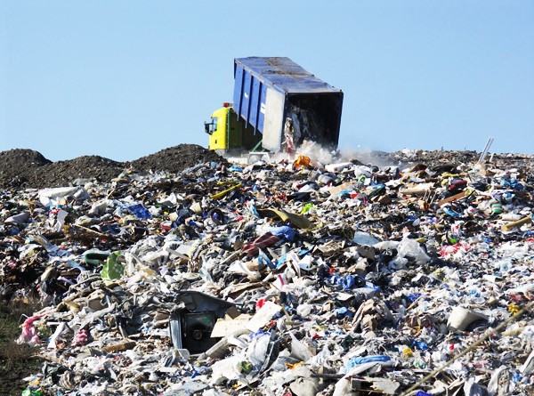 Жители Салтовки недовольны мусорной свалкой