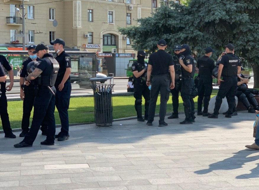 В центр Харькова стянули силовиков (фото)