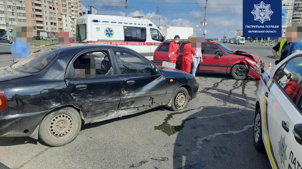 Авария на Алексеевке: есть пострадавшие