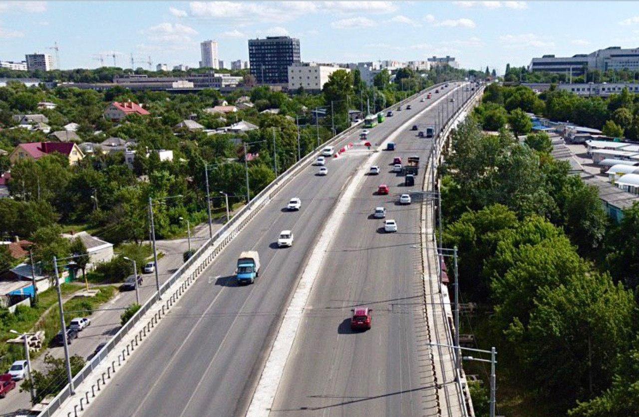 Вдоль моста на Льва Ландау будет новая подсветка